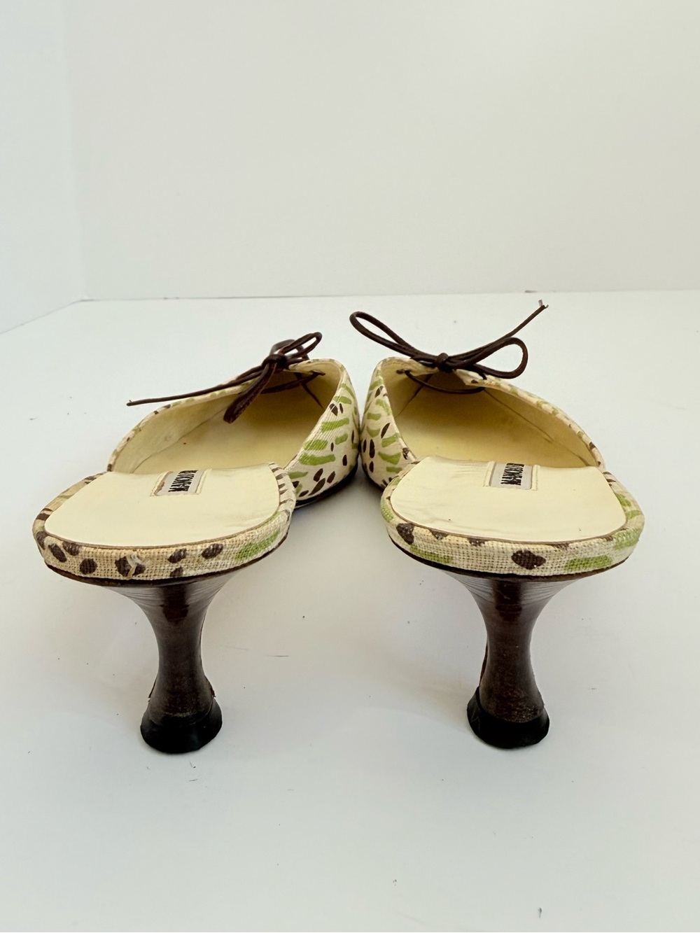 Vintage Manolo Blahnik Printed Bow Canvas Pointed Toe Kitten Heel Mules 38 - Picture 4 of 9
